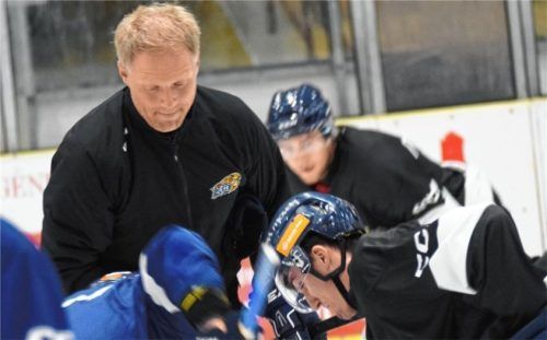 Immer mittendrin dabei: Trainer Jürgen Lederer. Fotos Paolo Del Grosso