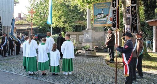 In einer stillen Andacht erinnerte man an die Toten am Kriegerdenkmal.
