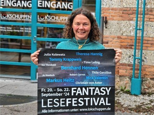 Lokschuppen-Leiterin Jennifer Morscheiser und 20 Fantasy-Autoren wollen die Magie in die Stadt bringen. Foto  Wildauer
