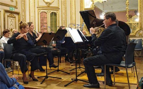 Pianist Herbert Schuch und das Gewandhaus Bläserquintett Leipzig in Neubeuern.Foto Füchtner