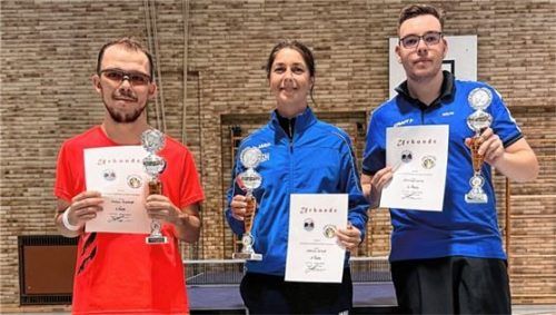 Sabrina Herold (Mitte) sowie der Zweite Christoph Wörle (rechts) und Stefan Riederer (links) sorgten für einen Dreifacherfolg des WSV Vagen.Foto Erlich