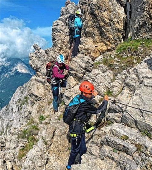 Schmankerl für begeisterte Kletterer: die Querung am Mittenwalder Klettersteig.