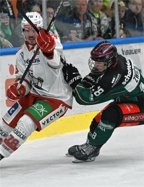 Sebastian Zwickl (rechts) brauchte nur drei Saisonspiele für sein erstes Profitor.Foto Hans-Jürgen Ziegler