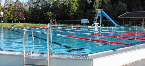 Sehr gut von vielen Gästen in diesem Jahr angenommen, aber auch teurer als veranschlagt, wurde die notwendigeSanierung des Bad Feilnbacher Freibades.Foto Strim