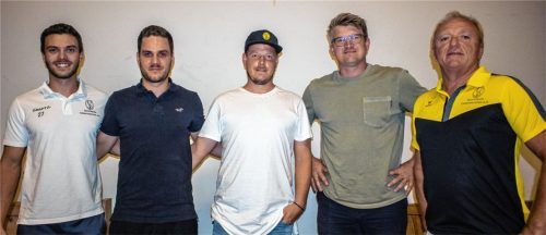 Sie leiten künftig die Geschicke der SVO-Fußballer: (von links) Johannes Niedermeier, Julian Reisner, Peter Niedermeier junior, Klaus Kunert und Vorstand Peter Niedermeier senior.Foto Stache