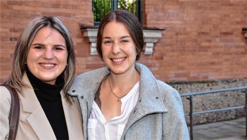 Sophia und Dragana unterrichten jetzt Kinder in Großholzhausen und Raubling. Foto Schlecker
