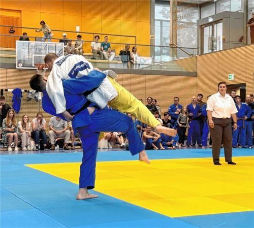 Teammanager und Kämpfer Valentin Larassa (blau) will in Zukunft in der 2. Liga auf der Matte stehen. Foto Judo Team BA