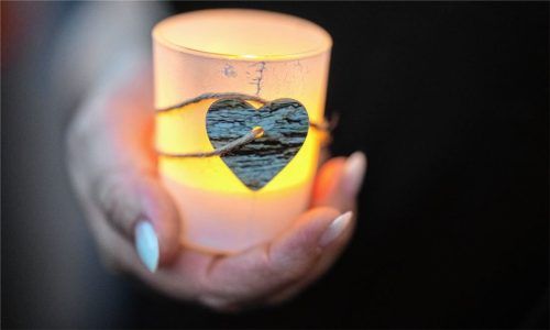 Trauer ist ein lebendiger und individueller Prozess. Jeder geht anders damit um, wenn er einen nahen Angehörigen verliert. Foto dpa