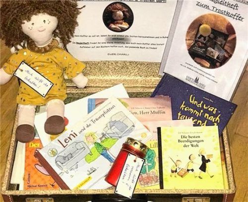 Trauerengel Charli befindet sich – ebenso wie viele Bücher und Impulse – im Trostkoffer.Foto  Hagenau