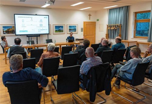 Trotz weniger Besucher entstand eine angeregte Diskussion über die Zukunft der Wärmeversorgung.Foto Kriechbaumer