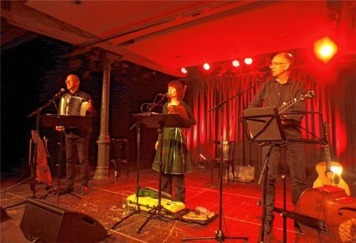 Überzeugten auf der Bühne: (von links) Johannes Mayr, Monika Drasch und Alex Haas. Foto rath