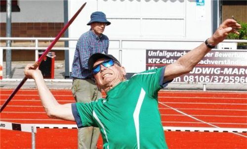Ulrich Richter wurde Bayern-Meister der Senioren mit dem Team und gewann Silber in der Klasse M85. Foto Ludwig Stuffer