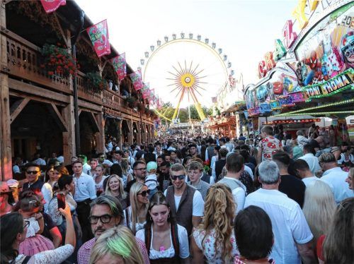 Viele Besucher kamen in den vergangenen 16 Tagen zum Rosenheimer Herbstfest. Foto Stuffer