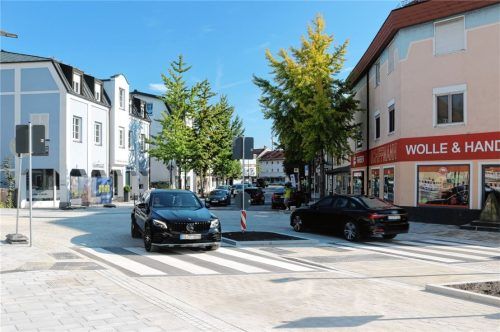 Vom 17. Juni an war die Bahnhofstraße für den Verkehr gesperrt. Seit gestern Nachmittag rollt der Verkehr wieder. Foto Riediger