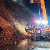 Hackschnitzelhaufen gerät in Brand