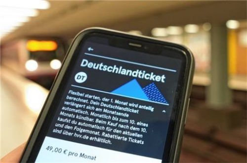 49 Euro pro Monat kostet derzeit das Deutschlandticket. Im Jahr 2025 steigt der Preis auf 58 Euro.Foto dpa