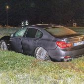 Unfallfahrer lässt verletzte Frau zurück