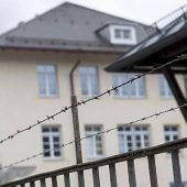 Soldaten quälen Kameraden