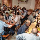 Viele Gäste beim Lampferdinger Weinfest