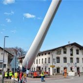 80-Meter-Rotorblatt rollt durch Region