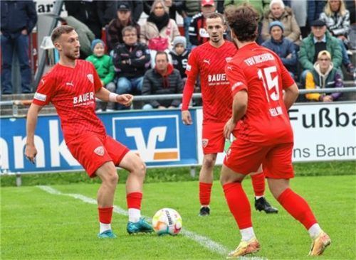 Albano Gashi, Sascha Hingerl und Tobias Heiland (von links) wollen gegen Aubstadt die unglückliche Niederlage in Augsburg abschütteln. Foto Michael Buchholz