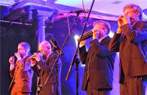 Amüsierten und begeisterten das Publikum am Tag der Zimtschnecke: (von links) Eero Grundström, Jouko Kyhälä, Tapani Varis und Eero Turkka. Foto von ahn