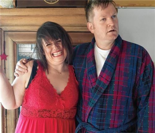 Angelika Aschbacher und Christian Haller machen als „Steckerlfisch und Schlagsahne“ die Bühnen nicht nur in der Region unsicher.Foto grun
