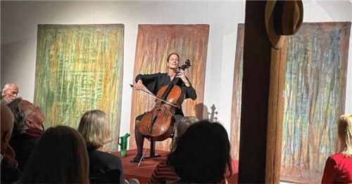 Anja Lechner präsentierte solo am Cello Ausschnitte ihrer neuesten CD. Foto kirchner