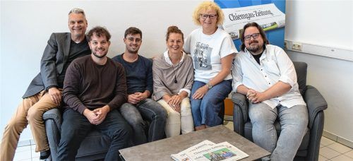 Arbeiten mit Herzblut und Leidenschaft für die Chiemgauzeitung: Christian von Hobe, Christian Littmann, Manuel Hinmüller, Stephanie Eckert, Franziska Roth und Martin Lünhörster (von links). Es fehlen Axel Wolfsgruber, Dagmar Mayer und Theresia Tiplea. Foto re