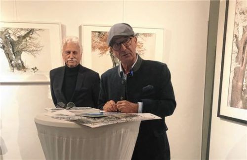 Bei der Vernissage: der Maler und Zeichner Gunnar Matysiak (links) und Laudator Dr. Lutz Spandau. Foto bößwetter