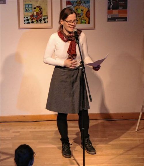 Birgit Graf, Gewinnerin des letzten Poetry Slams im Frühjahr 2024. Sie ist auch am Samstag wieder mit dabei.

Foto Stadtbibliothek Rosenheim