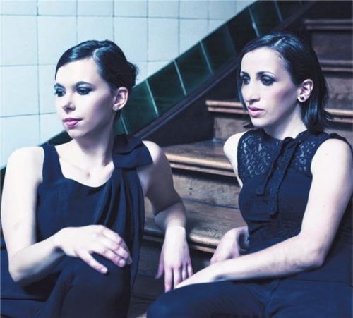 Das Duo Millefleurs besteht aus Sarah Lilian Kober (links) am Saxofon und Nestan Heberger am Klavier. Foto re