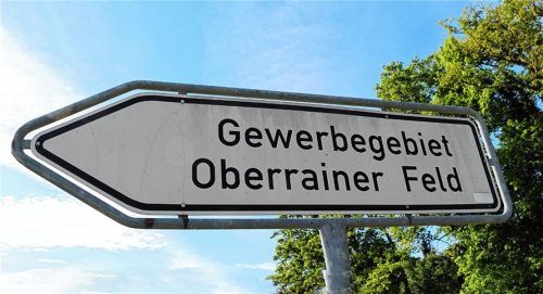 Das Gewerbegebiet am Oberrainer Feld in Tuntenhausen trägt sehr zur guten Finanzlage der Gemeinde Tuntenhausen bei. Foto  Stache
