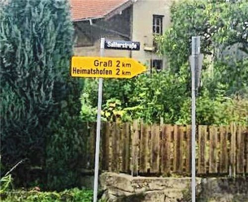 Das Hinweisschild in Göggenhofen nach Heimatshofen: Ganz ohne k, anders als Jenkofen, gelegen in der Marktgemeinde Bruckmühl.Foto Höfer