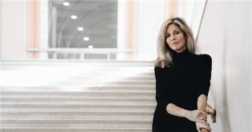 Den Auftakt macht Lena Singer mit der Lesung „Die Heilige des Trinkers“. Foto Re