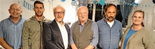 Der neue SPD-Ortsvorstand Kiefersfelden mit Zweitem Bürgermeister Ralf Wieser, Georg Fuchs, SPD-Fraktionsführer im Gemeinderat, dem stellvertretenden Vorsitzenden Dominik Schirmer, Hartl Sunder, SPD-Ortsvereinsvorsitzender, Kassier Jochen Schlünder und Gemeinderätin Anna Klein (von links).Foto Roland Schmidt