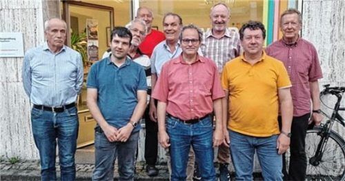 Der neue VCD Rosenheim: (von links) Steffen Storandt, Heiko Bräuer, Christopher v. Königslöw, Michael Schnitker, Josef Fortner, Vorsitzender Martin Cormann, Karl Auerswald, Thomas Schmidt und Werner Bergheim.Foto re