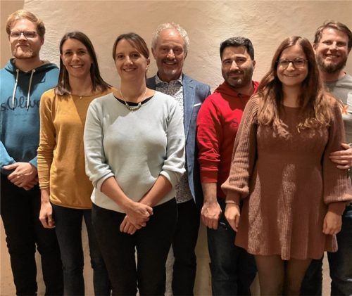 Der neue Vorstand des Theaters Rosenheim: (von links) Christian Mrotzek, Julia Zäch, Carola Heinrich, Joachim Gaschke, Erkan Ege, Elisabeth Pangerl, Pascal Stucky, nicht auf dem Bild sind die Revisoren Sabine Schuster und Peter Schlosser.Foto re