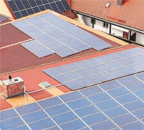 Die Art der Photovoltaikanlage sollte individuell an den jeweiligen Haushalt angepasst werden. Foto IMAGO / Bihlmayerfotografie