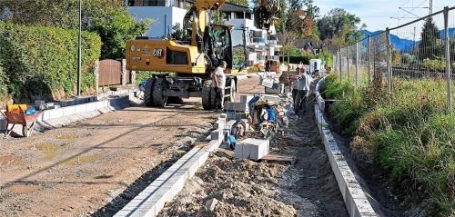 Die Bauarbeiten an der Ghersburgstraße dauern seit vielen Monaten an. Foto Hadersbeck