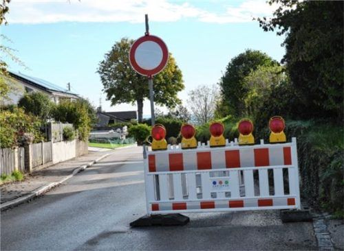 Die Durchfahrt der Dorfstraße ist derzeit gesperrt. Foto merk