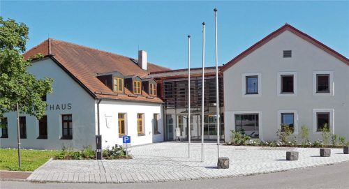 Die Gemeinde Tuntenhausen – hier das Rathaus – steht finanziell solide da. Foto Stache
