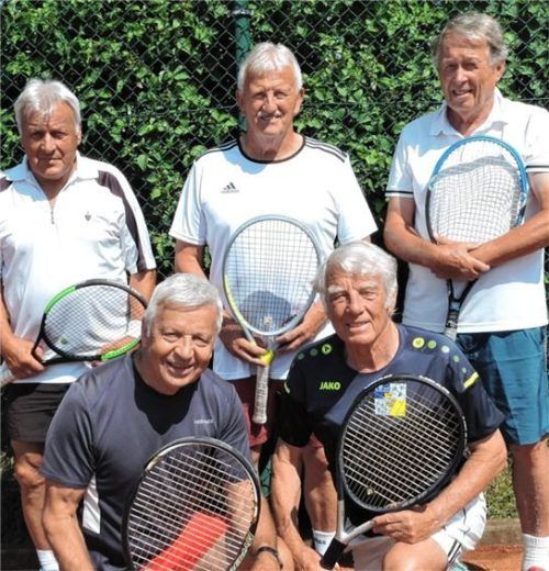 Die Herren 75: (hinten, von links) Sepp Poschauko, Hermann Hieber und Reinhard Eisenhammer sowie (vorne von links) Norbert Piprek und Walter Schunko.