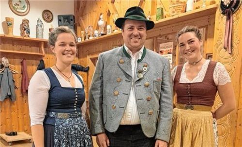 Die neue Zweite Gaumusikwartin Sabine Schwarzenbeck, Gaumusikwart Thomas Weinzierl und die bisherige Zweite Gaumusikwartin Regina Lederer (von links).