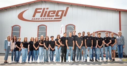 Die neuen Azubis von Fliegl Agro-Center und Fliegl Agrartechnik wurden an ihrem ersten Tag herzlich von den Personal- und Ausbildungsleitungen beider Werke begrüßt.