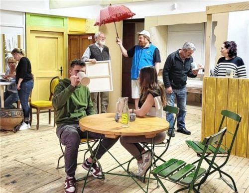 Die Proben der Theaterer des Trachtenvereins Riedering sind weit fortgeschritten.Foto Hötzelsperger