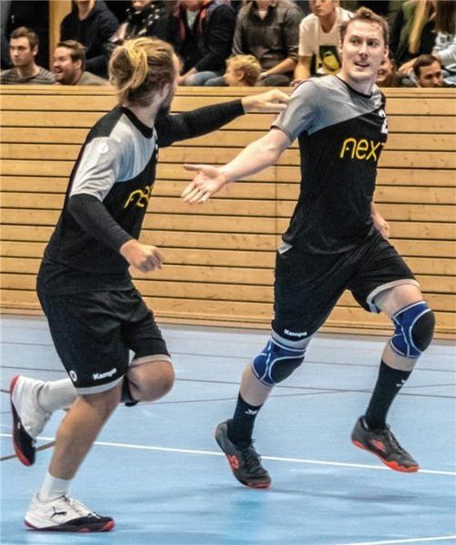 Die Rosenheimer Handballer ließen sich nicht von der Stimmung der Fans aus Übersee beeindrucken. Foto re