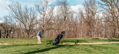 Die Ruhe auf dem Golfplatz und die sportliche Bewegung mitten in der Natur helfen, den Alltag schnell hinter sich zu lassen. Fotos Tourismusverband Inn-salzach