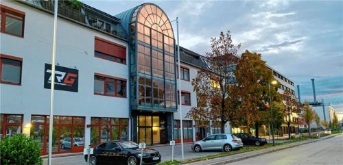 Die „SekoRo“ – die Selbsthilfekontaktstelle Rosenheim der Diakonie – hat ihre neuen Räume in der Oberaustraße bezogen. Aufgrund der zentralen Lage im Aicherpark und barrierefreier Räume ist ein besserer Zugang gewährleistet.Foto re
