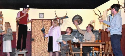 Die Theaterproben für das Stück „Wolpertinger gibt’s ned?“ von Manfred Bacher laufen derzeit auf Hochtouren.Foto Schlecker